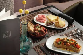 AC Hotel by Marriott Burlington - Restaurant