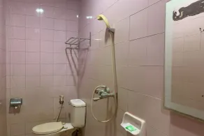 Hotel O Pondok Baruga 777 Near Sarewo Musik Studio Kendari - Salle de bain