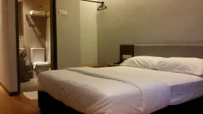 Go Hotel - Room