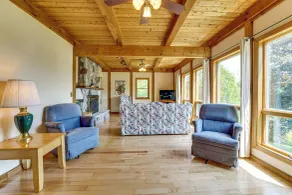 Boat Nearby: Barters Island Home w/ Views - Interiör