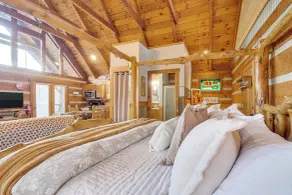 Honey Bear Pause: Rural Escape w/ Porch & Hot Tub! - Innvendig