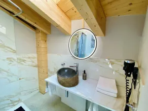 Peaky Riders Self Check-in Hotel - Bathroom