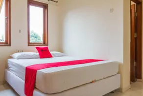 RedDoorz near Pasar Pagi 2 by Cassana - Room
