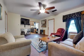Riverside Niles Retreat w/ Fire Pit & Grill! - Interiør