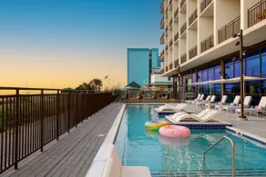 Moxy Virginia Beach Oceanfront - Piscina