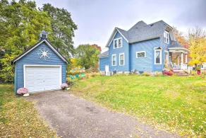 Pet-friendly Osseo Home w/ Fire Pit & Yard! - Innenbereich