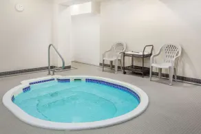 Super 8 by Wyndham Pincher Creek AB - Piscine