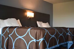 Super 8 by Wyndham Riverside AL - Chambre