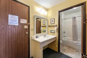 Iron Ridge Inn Motel - Bad