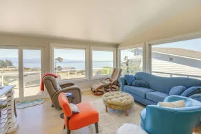 Stunning Home in Coupeville w/ Deck + Beach Access - Innvendig