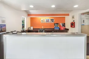 Motel 6-Salem, VA - Hall