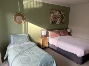 Riverbank Park MOTEL - Room