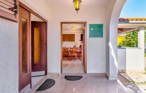 Beautiful Home in Kapelica With Wifi and 2 Bedrooms - Indgang