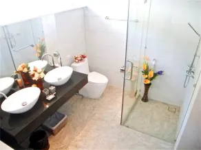 Skylight 2 bedrooms Villa in Kamala - Bathroom