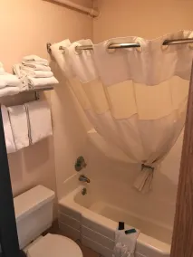 Super 8 by Wyndham Rapid City - Salle de bain