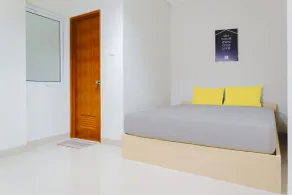 OYO Life  92936 Kost Teteh Erni Karawang - Room
