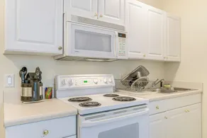 Hike, Golf & Boat: Wake Forest Home w/ Yard - Interiör