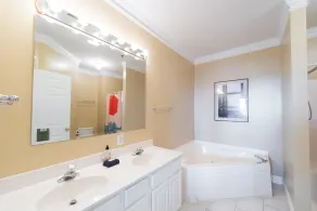 Pavilion Watch 2B - Condo avec vue sur la mer - Piscine - Salle de bain