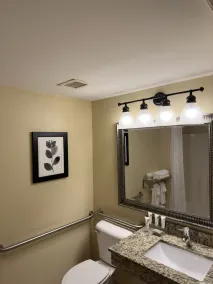Country Inn & Suites by Radisson, Macedonia, OH - Salle de bain