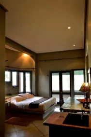 Tingala Lodge - Bed in the Bush - View from room