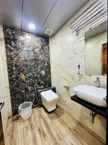 Hotel BKC Gold View Near Bandra Kurla Complex - Bathroom