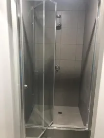 Perth City Backpackers Hostel - note - Valid passport required to check in - Bathroom