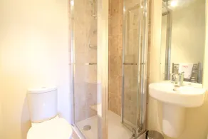 Continental Apartments at Wallis Square with Parking, WiFi & Netflix - Badeværelse
