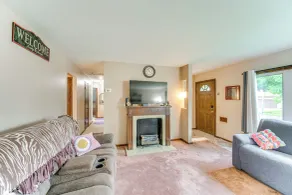 8 Mi to Cleveland: Family Home w/ Fenced Backyard! - Interiör