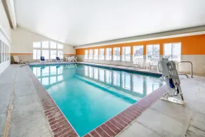 Quality Inn & Suites Limon - Piscine