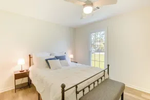 Northport Game Day Getaway: 5 Mi to University! - Interior