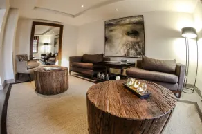 Hotel Martín Gusinde - Lobby sitting area