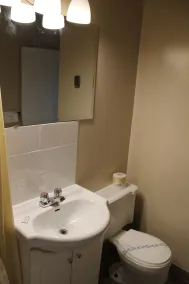 Redford Motel - Bathroom