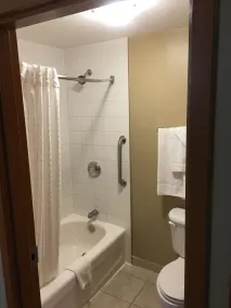 Super 8 by Wyndham Midland - Salle de bain