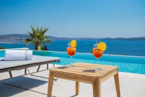 Villa mit privatem Pool, Sauna und Garten | Stadtblick - Pool