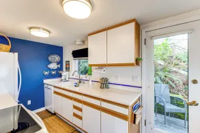 Waterfront Gem w/ 2 Patios on Camano Island - Interiör