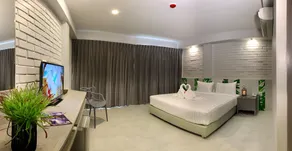 The Pat Hotel - Rum