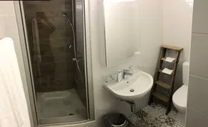 Gran estudio cerca de la Epfl y el centro de Lausana - Baño