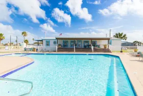Tropic Island Resort - Piscine