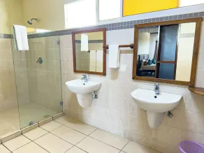 CityBlue Creekside Hotel & Suites - Badezimmer