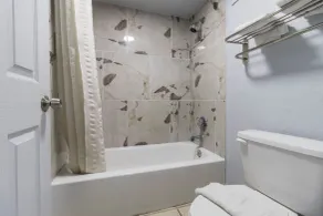 Galaxy Inn & Suites - Badrum