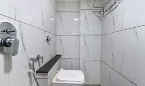 Fabhotel Udhna Inn - Bathroom
