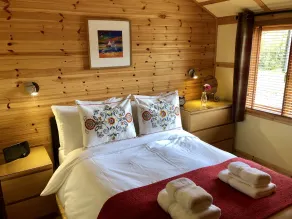 Rashfield Sheilings - Romantic Riverside Lodges near Dunoon & Pucks Glen - Room
