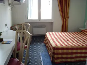 Hôtel Claridge's, Menton - Chambre