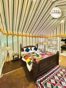 Venture Desert Camp - Camera