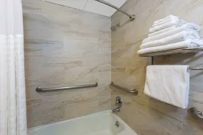AmericInn by Wyndham La Crosse Riverfront Conference Center - Salle de bain