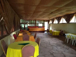 Pearl Gardens Beach Resort Kalangala - Restaurant