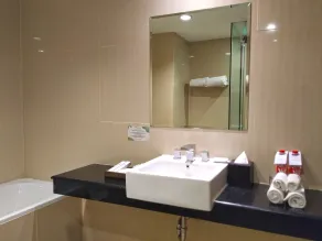 Swiss-Belhotel Waterfront Makassar - Habitación