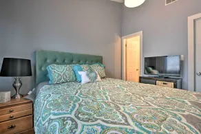 Near Mt Airy Casino: Mount Pocono Condo w/ Balcony - Innenbereich