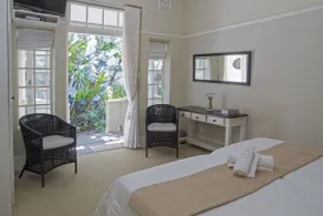 Conifer Beach House - Room