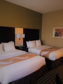 Quality Inn & Suites Windsor - Downtown - Chambre